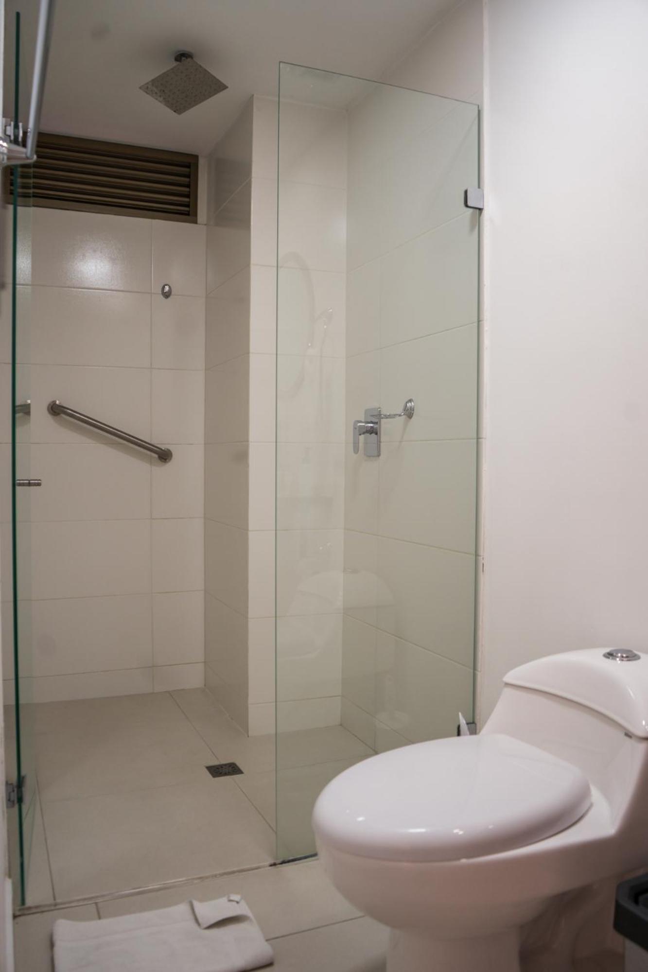 Hotel Bambu Milla De Oro Medellín Buitenkant foto
