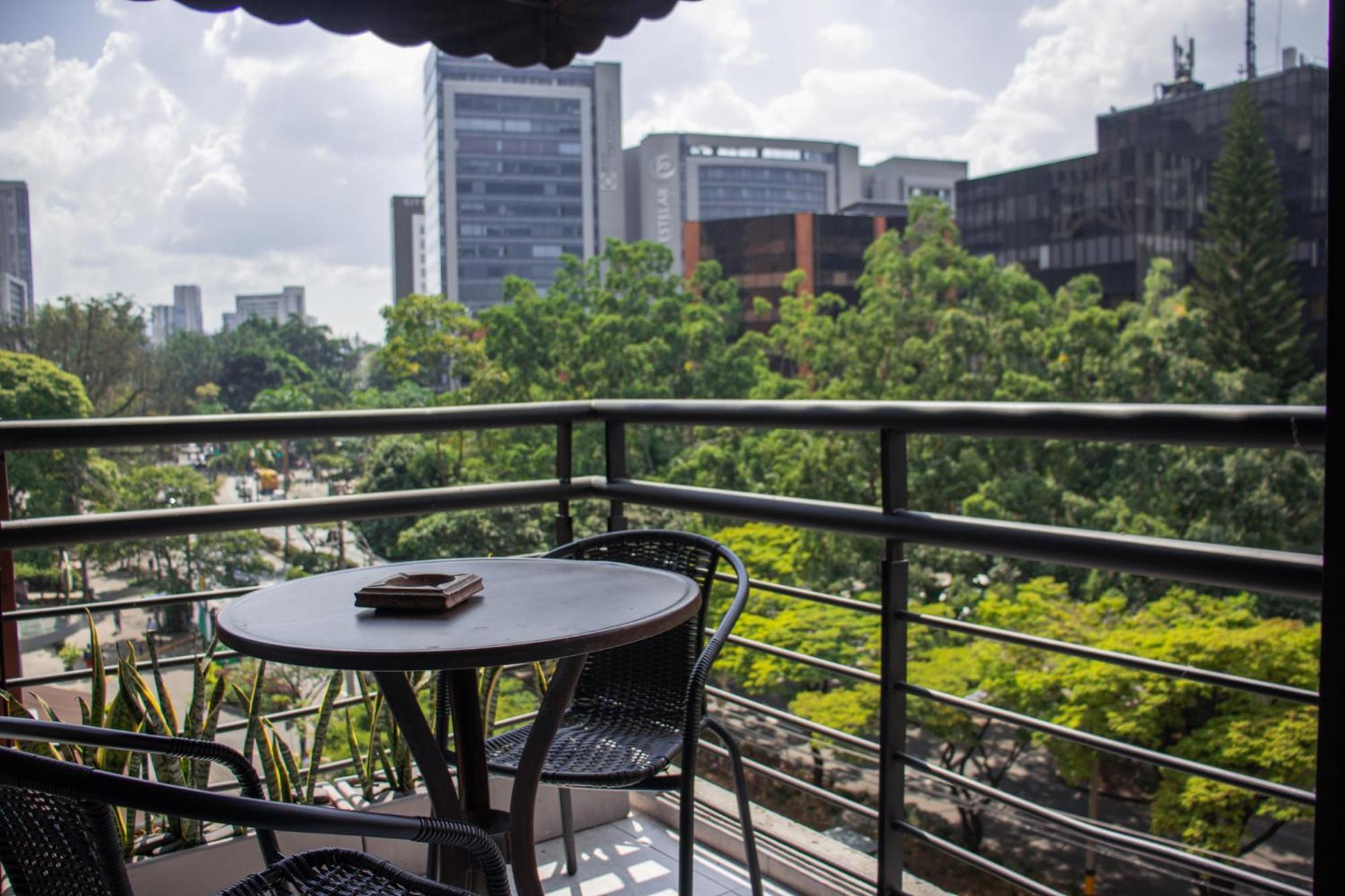 Hotel Bambu Milla De Oro Medellín Buitenkant foto